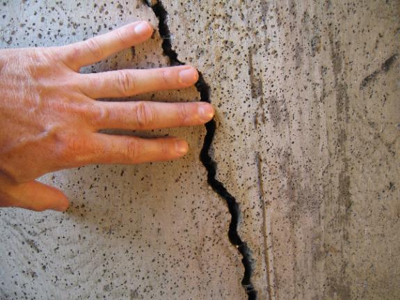 ВС РФ разъяснил, кто ответит за дефекты новостроек 